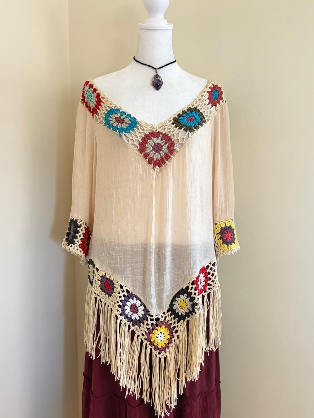 Vintage Y2K boho crochet knit poncho tunic top handkerchief v-hem fringe 70s M/L